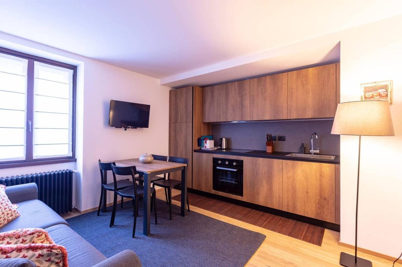 Joivy Warm Flat For 4, With Parking In *